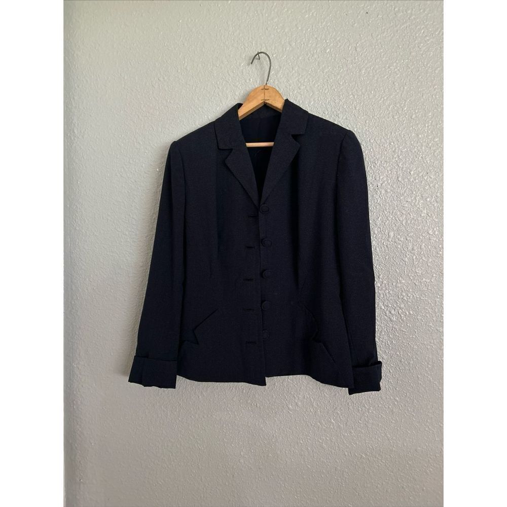 Vintage 30/40’s Navy tailored jacket.great condition. Perfect to wear with Levi’